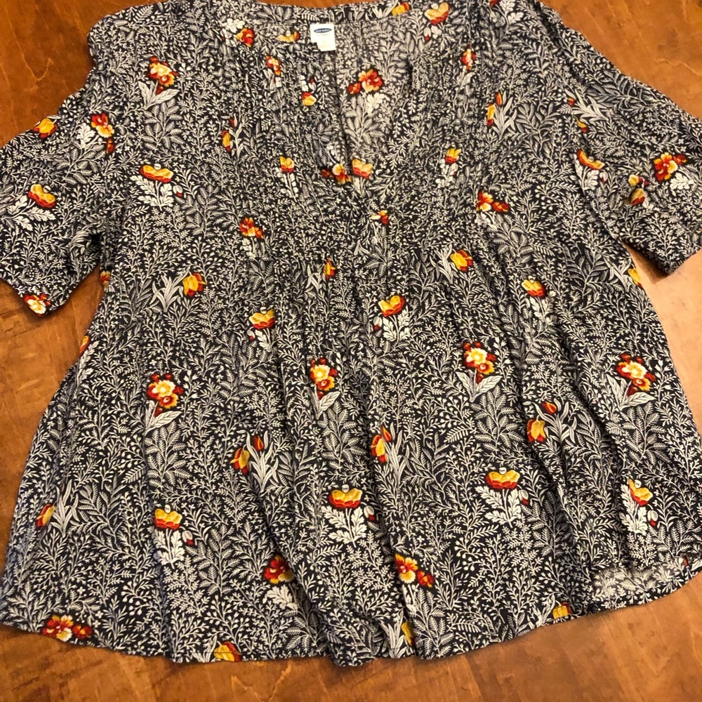 Woman’s Old Navy floral blouse.
